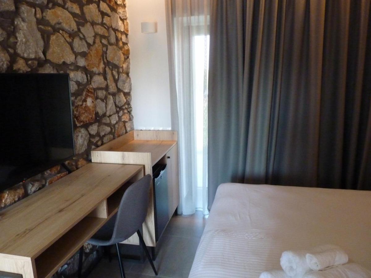Comfort Suites & Rooms Larissa Exteriör bild