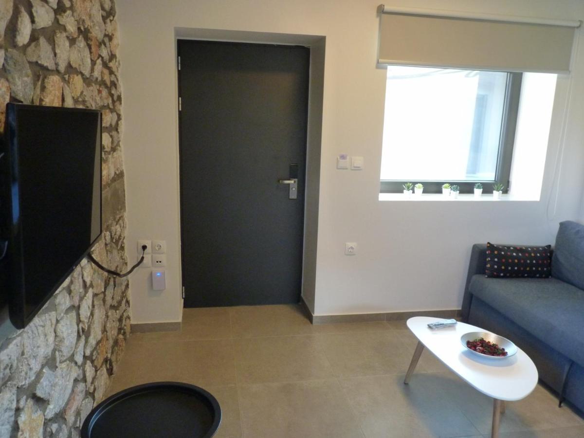 Comfort Suites & Rooms Larissa Exteriör bild